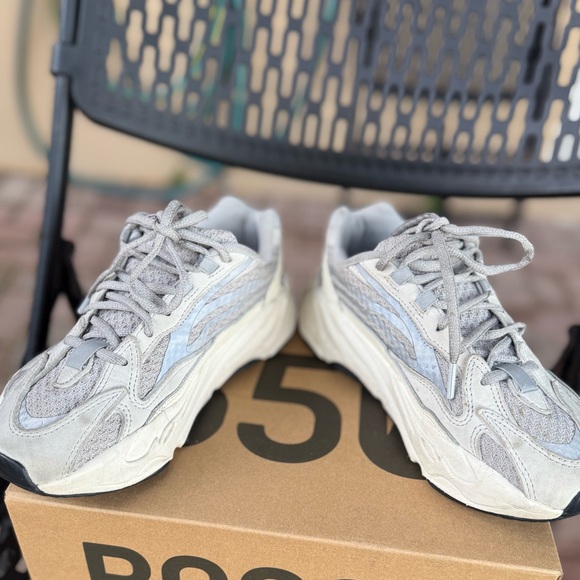 Reflective Adidas Yeezy Boost 700 V2 - Picture 7 of 16